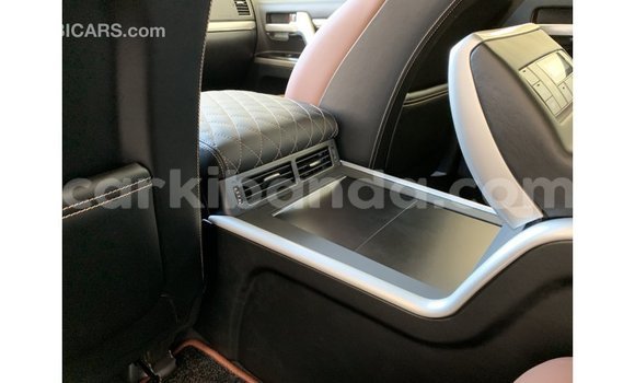 Acheter Import Voiture Toyota Land Cruiser Noir à Import - Dubai, Ouganda Acheter Import Voiture Toyota Land Cruiser Noir à Import - Dubai, Ouganda