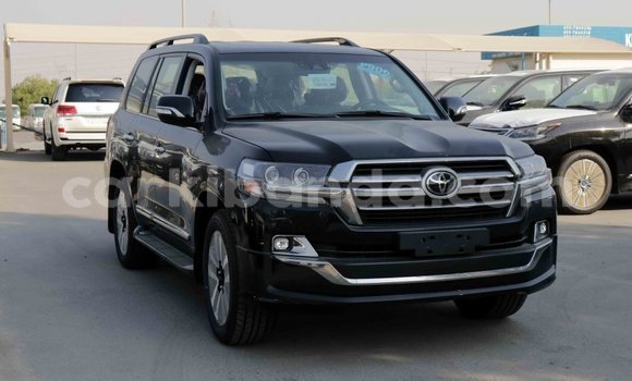 Acheter Import Voiture Toyota Land Cruiser Noir à Import - Dubai, Ouganda Acheter Import Voiture Toyota Land Cruiser Noir à Import - Dubai, Ouganda