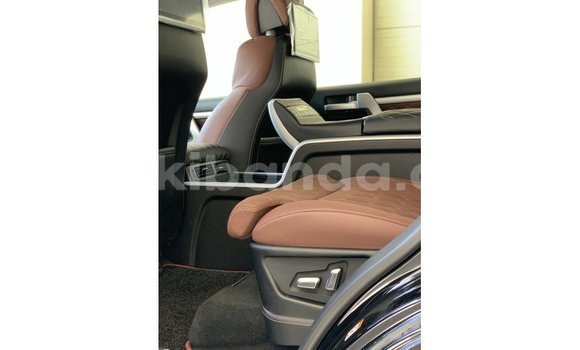 Acheter Import Voiture Toyota Land Cruiser Noir à Import - Dubai, Ouganda Acheter Import Voiture Toyota Land Cruiser Noir à Import - Dubai, Ouganda