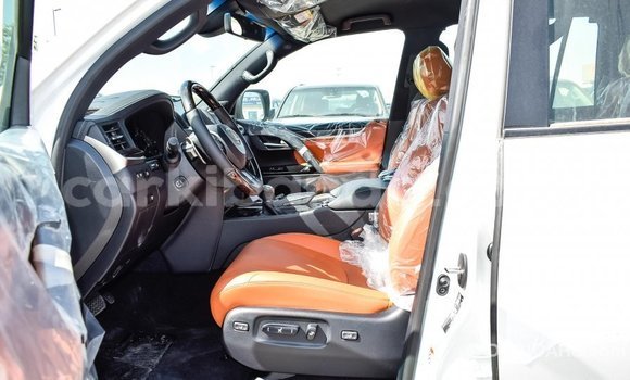 Acheter Import Voiture Lexus LX Blanc à Import - Dubai, Ouganda Acheter Import Voiture Lexus LX Blanc à Import - Dubai, Ouganda