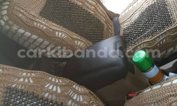 Nunua Ilio tumika Jeep Patriot Nyeusi Gari ndani ya Kampala nchini Uganda Nunua Ilio tumika Jeep Patriot Nyeusi Gari ndani ya Kampala nchini Uganda