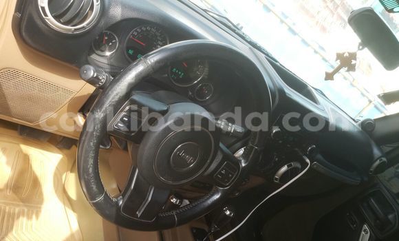 Nunua Ilio tumika Jeep Patriot Nyeusi Gari ndani ya Kampala nchini Uganda Nunua Ilio tumika Jeep Patriot Nyeusi Gari ndani ya Kampala nchini Uganda