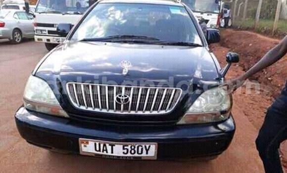 Gura Yakoze Toyota Harrier Black Imodoka i Kampala mu Uganda Gura Yakoze Toyota Harrier Black Imodoka i Kampala mu Uganda
