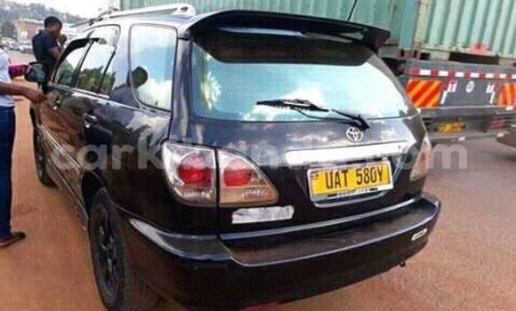 Gura Yakoze Toyota Harrier Black Imodoka i Kampala mu Uganda Gura Yakoze Toyota Harrier Black Imodoka i Kampala mu Uganda