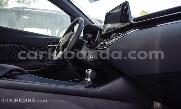 Acheter Import Voiture Toyota C-HR Autre à Import - Dubai, Ouganda Acheter Import Voiture Toyota C-HR Autre à Import - Dubai, Ouganda