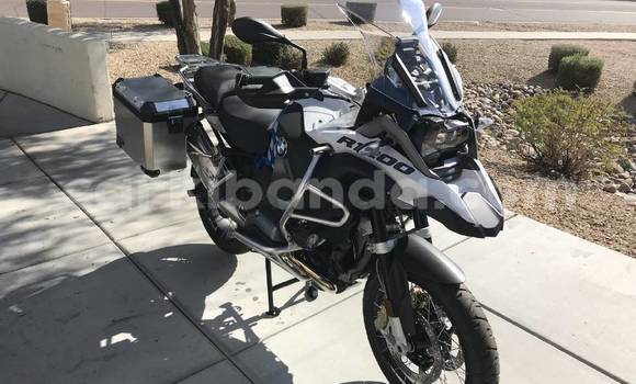 Gura Yakoze BMW R1200GS Adventure Blue Bike i Kampala mu Uganda Gura Yakoze BMW R1200GS Adventure Blue Bike i Kampala mu Uganda