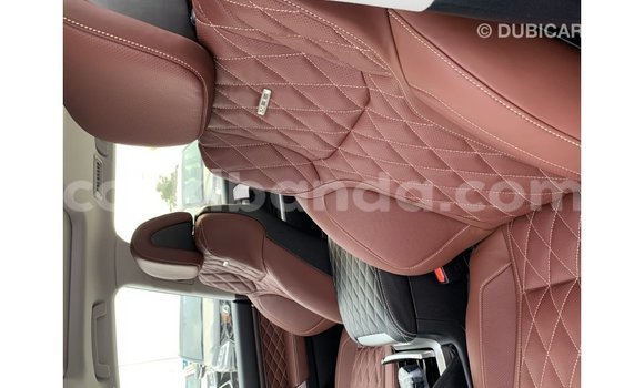 Acheter Import Voiture Toyota Land Cruiser Noir à Import - Dubai, Ouganda Acheter Import Voiture Toyota Land Cruiser Noir à Import - Dubai, Ouganda