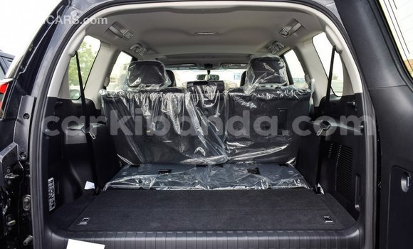 Acheter Import Voiture Toyota Land Cruiser Noir à Import - Dubai, Ouganda Acheter Import Voiture Toyota Land Cruiser Noir à Import - Dubai, Ouganda