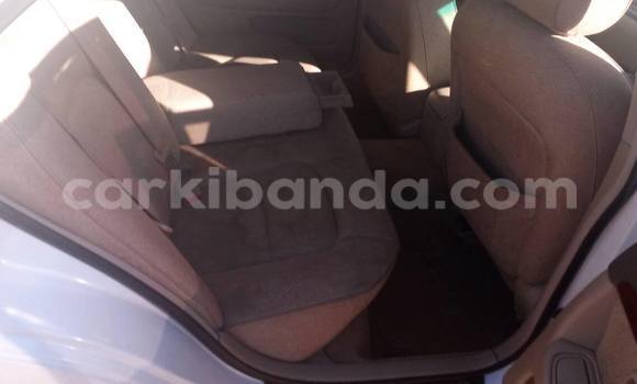 Acheter Occasion Voiture Toyota Progress Blanc à Kampala, Ouganda Acheter Occasion Voiture Toyota Progress Blanc à Kampala, Ouganda