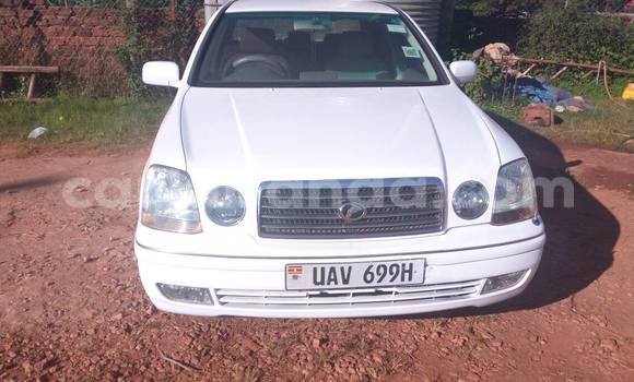 Acheter Occasion Voiture Toyota Progress Blanc à Kampala, Ouganda Acheter Occasion Voiture Toyota Progress Blanc à Kampala, Ouganda