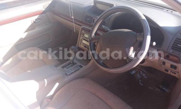 Acheter Occasion Voiture Toyota Progress Blanc à Kampala, Ouganda Acheter Occasion Voiture Toyota Progress Blanc à Kampala, Ouganda