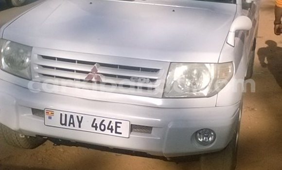 Gura Yakoze Mitsubishi Pajero Silver Imodoka i Kampala mu Uganda Gura Yakoze Mitsubishi Pajero Silver Imodoka i Kampala mu Uganda