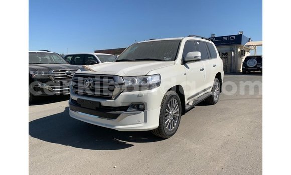 Acheter Import Voiture Toyota Land Cruiser Blanc à Import - Dubai, Ouganda Acheter Import Voiture Toyota Land Cruiser Blanc à Import - Dubai, Ouganda