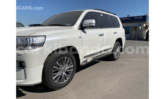Acheter Import Voiture Toyota Land Cruiser Blanc à Import - Dubai, Ouganda Acheter Import Voiture Toyota Land Cruiser Blanc à Import - Dubai, Ouganda
