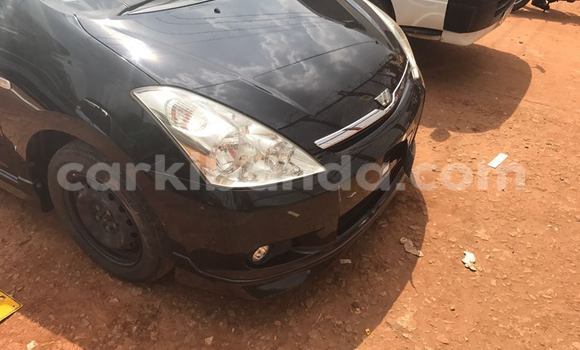 Gura Yakoze Toyota Wish Black Imodoka i Kampala mu Uganda Gura Yakoze Toyota Wish Black Imodoka i Kampala mu Uganda