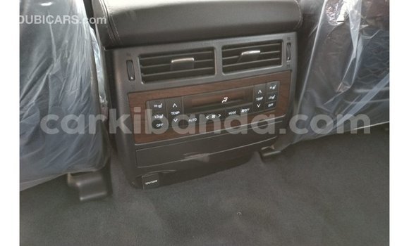 Acheter Import Voiture Toyota Land Cruiser Blanc à Import - Dubai, Ouganda Acheter Import Voiture Toyota Land Cruiser Blanc à Import - Dubai, Ouganda