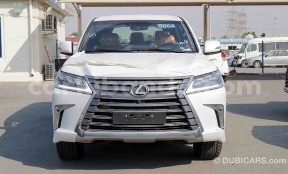Acheter Import Voiture Lexus LX Blanc à Import - Dubai, Ouganda Acheter Import Voiture Lexus LX Blanc à Import - Dubai, Ouganda