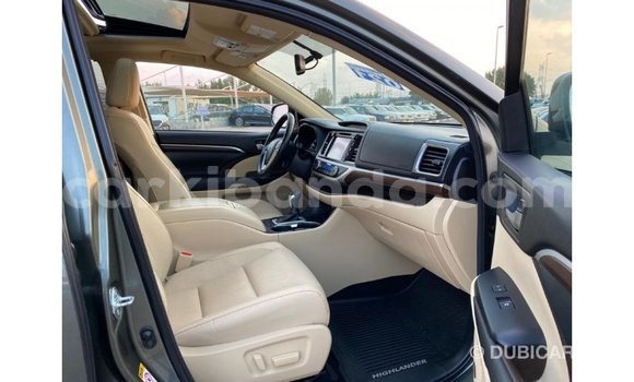 Buy Import Toyota Highlander Green Car in Import - Dubai in Uganda Buy Import Toyota Highlander Green Car in Import - Dubai in Uganda