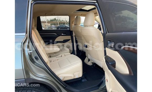 Buy Import Toyota Highlander Green Car in Import - Dubai in Uganda Buy Import Toyota Highlander Green Car in Import - Dubai in Uganda