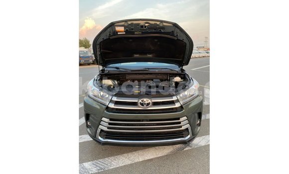 Buy Import Toyota Highlander Green Car in Import - Dubai in Uganda Buy Import Toyota Highlander Green Car in Import - Dubai in Uganda