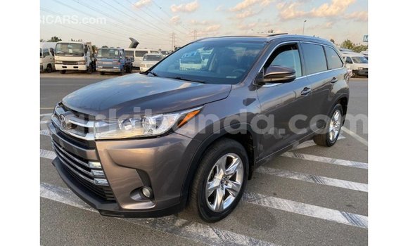 Nunua Imported Toyota Highlander Nyingine Gari ndani ya Import - Dubai nchini Uganda Nunua Imported Toyota Highlander Nyingine Gari ndani ya Import - Dubai nchini Uganda