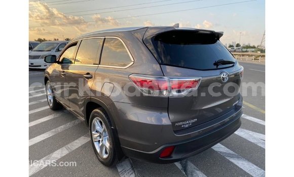 Nunua Imported Toyota Highlander Nyingine Gari ndani ya Import - Dubai nchini Uganda Nunua Imported Toyota Highlander Nyingine Gari ndani ya Import - Dubai nchini Uganda