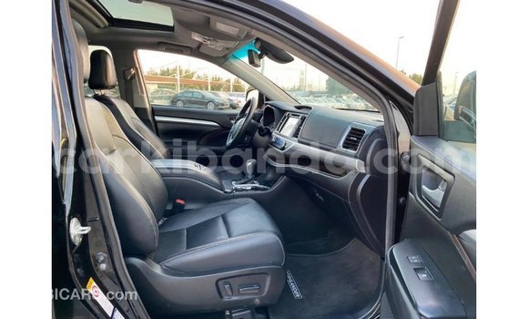 Nunua Imported Toyota Highlander Nyingine Gari ndani ya Import - Dubai nchini Uganda Nunua Imported Toyota Highlander Nyingine Gari ndani ya Import - Dubai nchini Uganda