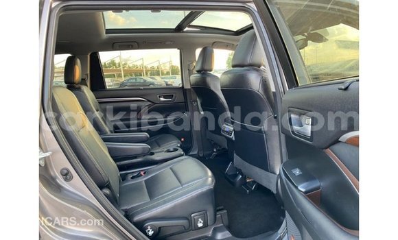 Nunua Imported Toyota Highlander Nyingine Gari ndani ya Import - Dubai nchini Uganda Nunua Imported Toyota Highlander Nyingine Gari ndani ya Import - Dubai nchini Uganda