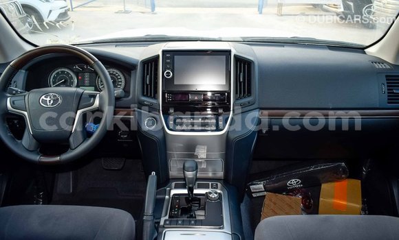 Acheter Import Voiture Toyota Land Cruiser Blanc à Import - Dubai, Ouganda Acheter Import Voiture Toyota Land Cruiser Blanc à Import - Dubai, Ouganda