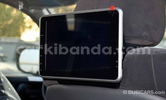 Acheter Import Voiture Toyota Land Cruiser Blanc à Import - Dubai, Ouganda Acheter Import Voiture Toyota Land Cruiser Blanc à Import - Dubai, Ouganda