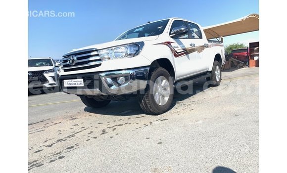Gura Imported Toyota Hilux White Imodoka i Import - Dubai mu Uganda Gura Imported Toyota Hilux White Imodoka i Import - Dubai mu Uganda
