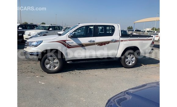 Gura Imported Toyota Hilux White Imodoka i Import - Dubai mu Uganda Gura Imported Toyota Hilux White Imodoka i Import - Dubai mu Uganda