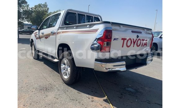 Gura Imported Toyota Hilux White Imodoka i Import - Dubai mu Uganda Gura Imported Toyota Hilux White Imodoka i Import - Dubai mu Uganda