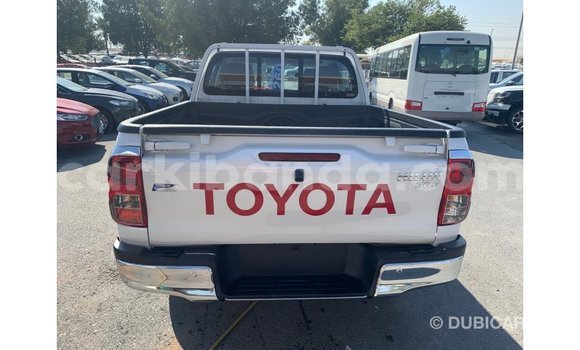 Gura Imported Toyota Hilux White Imodoka i Import - Dubai mu Uganda Gura Imported Toyota Hilux White Imodoka i Import - Dubai mu Uganda