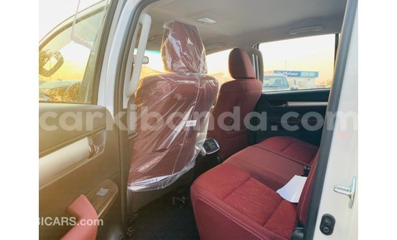 Gura Imported Toyota Hilux White Imodoka i Import - Dubai mu Uganda Gura Imported Toyota Hilux White Imodoka i Import - Dubai mu Uganda