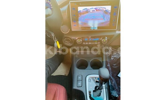 Gura Imported Toyota Hilux White Imodoka i Import - Dubai mu Uganda Gura Imported Toyota Hilux White Imodoka i Import - Dubai mu Uganda