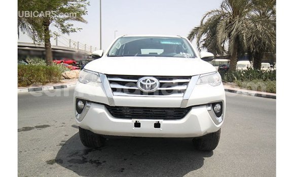 Acheter Import Voiture Toyota Fortuner Blanc à Import - Dubai, Ouganda Acheter Import Voiture Toyota Fortuner Blanc à Import - Dubai, Ouganda