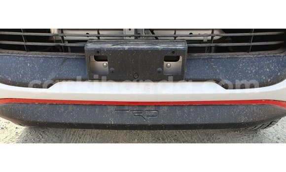 Acheter Import Voiture Toyota Hilux Blanc à Import - Dubai, Ouganda Acheter Import Voiture Toyota Hilux Blanc à Import - Dubai, Ouganda