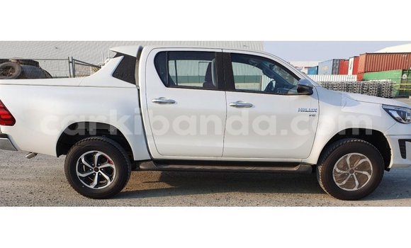 Acheter Import Voiture Toyota Hilux Blanc à Import - Dubai, Ouganda Acheter Import Voiture Toyota Hilux Blanc à Import - Dubai, Ouganda
