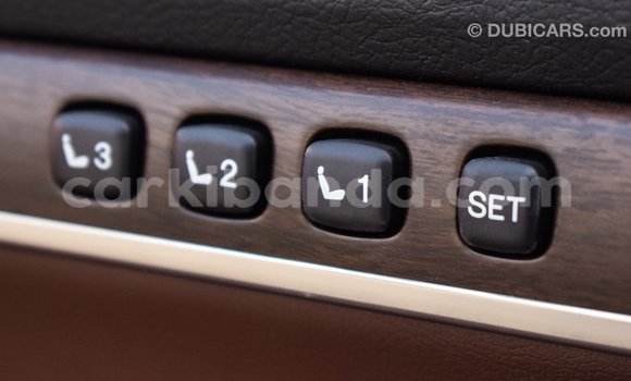 Nunua Imported Toyota Land Cruiser Nyeupe Gari ndani ya Import - Dubai nchini Uganda Nunua Imported Toyota Land Cruiser Nyeupe Gari ndani ya Import - Dubai nchini Uganda