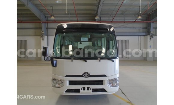 Acheter Import Voiture Abarth 595 Blanc à Import - Dubai, Ouganda Acheter Import Voiture Abarth 595 Blanc à Import - Dubai, Ouganda