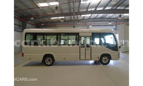 Acheter Import Voiture Abarth 595 Blanc à Import - Dubai, Ouganda Acheter Import Voiture Abarth 595 Blanc à Import - Dubai, Ouganda