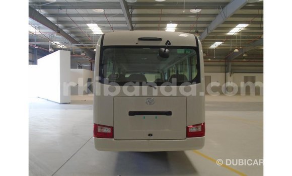 Acheter Import Voiture Abarth 595 Blanc à Import - Dubai, Ouganda Acheter Import Voiture Abarth 595 Blanc à Import - Dubai, Ouganda