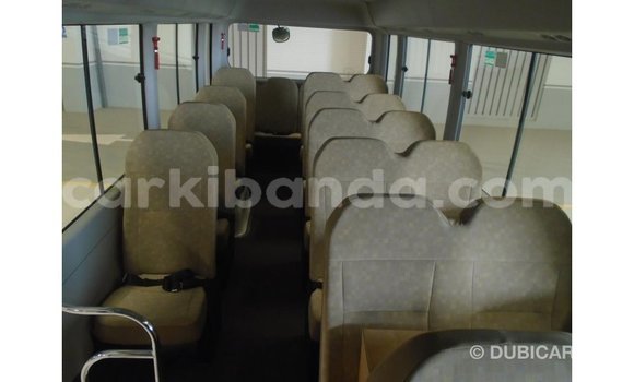 Acheter Import Voiture Abarth 595 Blanc à Import - Dubai, Ouganda Acheter Import Voiture Abarth 595 Blanc à Import - Dubai, Ouganda