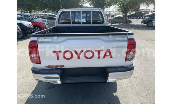 Gura Imported Toyota Hilux White Imodoka i Import - Dubai mu Uganda Gura Imported Toyota Hilux White Imodoka i Import - Dubai mu Uganda