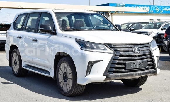 Nunua Imported Lexus LX Nyeupe Gari ndani ya Import - Dubai nchini Uganda Nunua Imported Lexus LX Nyeupe Gari ndani ya Import - Dubai nchini Uganda