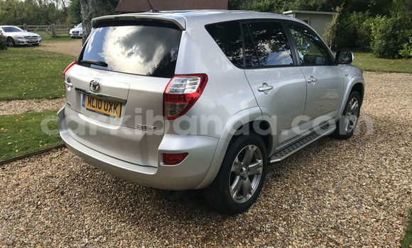 Gura Yakoze Toyota RAV4 Silver Imodoka i Kampala mu Uganda Gura Yakoze Toyota RAV4 Silver Imodoka i Kampala mu Uganda
