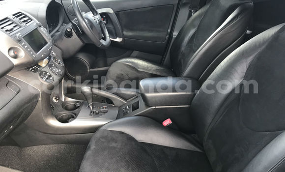 Gura Yakoze Toyota RAV4 Silver Imodoka i Kampala mu Uganda Gura Yakoze Toyota RAV4 Silver Imodoka i Kampala mu Uganda