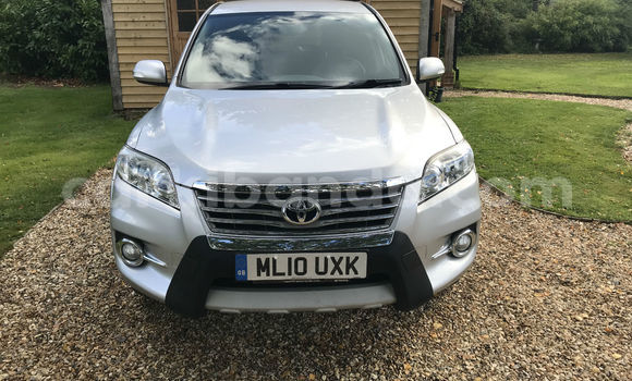 Gura Yakoze Toyota RAV4 Silver Imodoka i Kampala mu Uganda Gura Yakoze Toyota RAV4 Silver Imodoka i Kampala mu Uganda