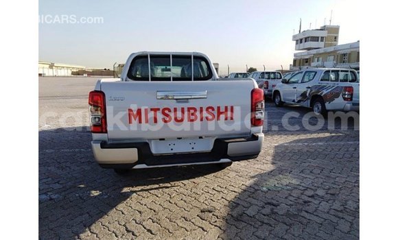 Acheter Import Voiture Mitsubishi L200 Blanc à Import - Dubai, Ouganda Acheter Import Voiture Mitsubishi L200 Blanc à Import - Dubai, Ouganda